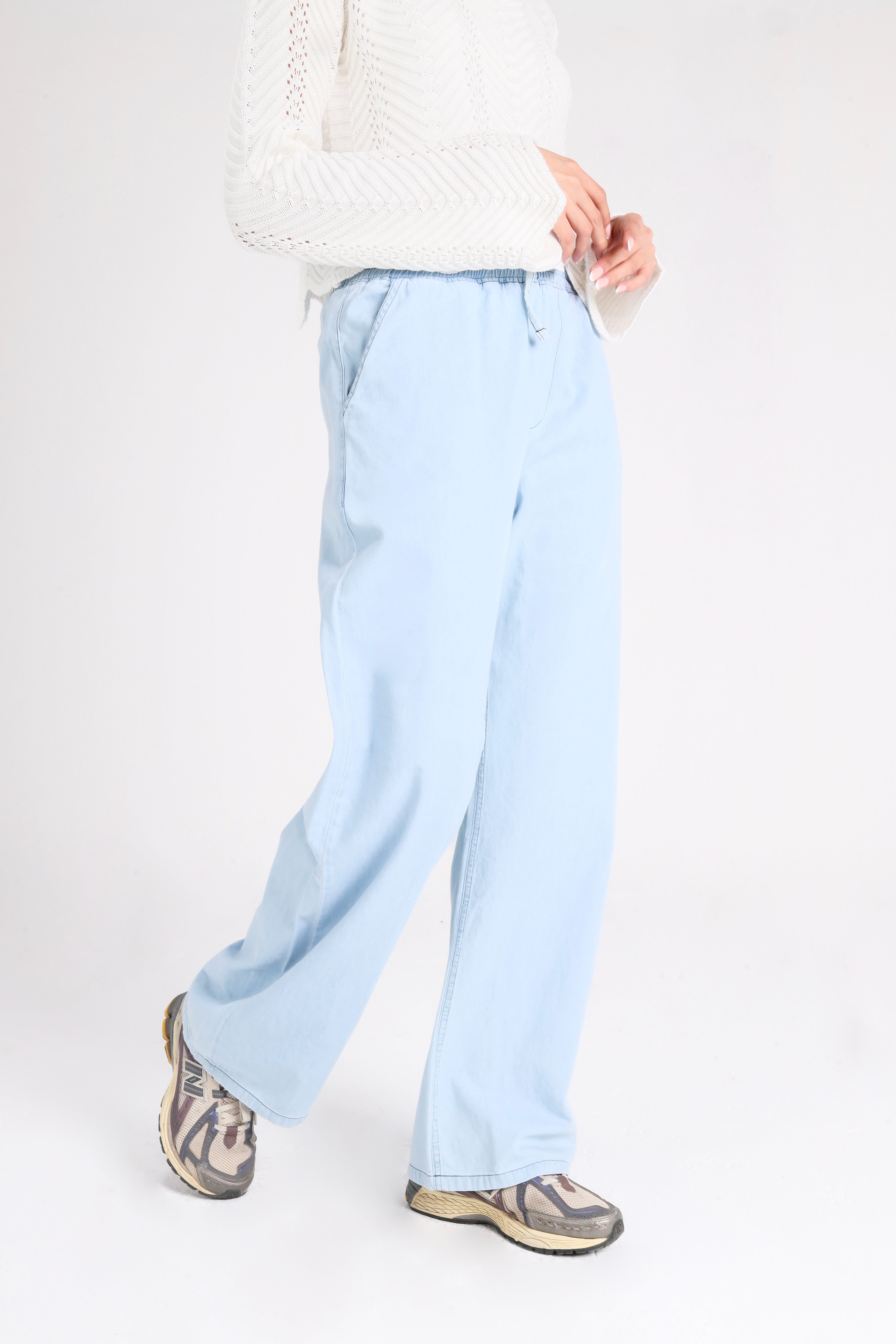 Wide Leg Pull on Jeans in Light Blue