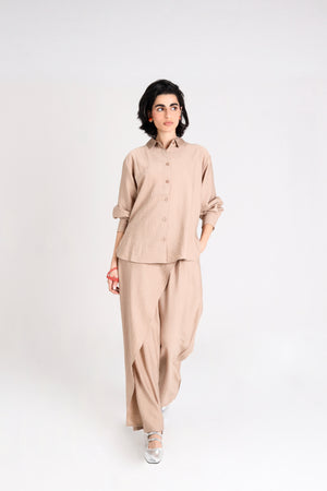 Shifted Midline Crinkled Pants in Beige