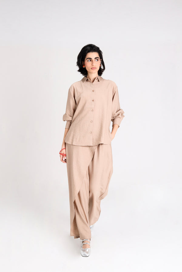 Shifted Midline Crinkled Pants in Beige