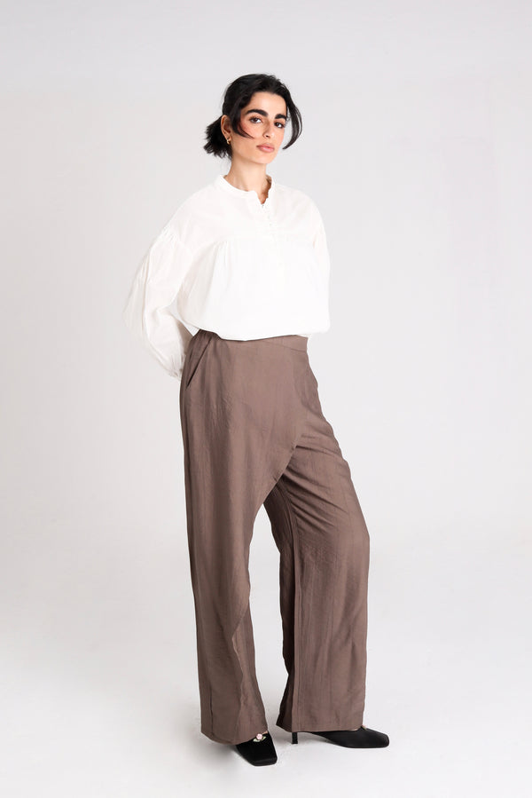 Shifted Midline Crinkled Pants in Brown