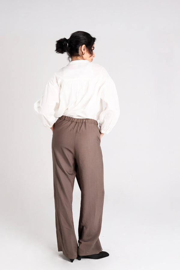 Shifted Midline Crinkled Pants in Brown