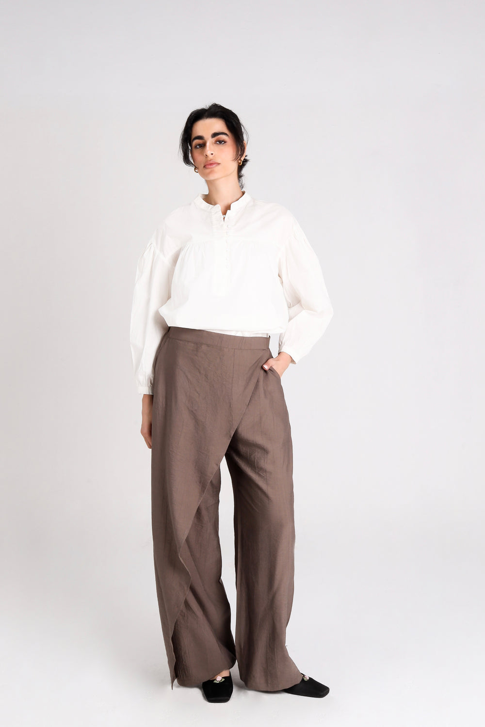 Shifted Midline Crinkled Pants in Brown