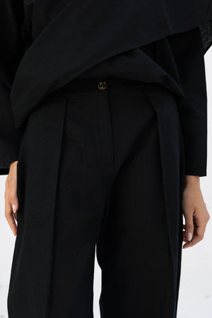 Front Pleated Pants in Black
