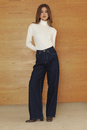 Turtle Neck in White