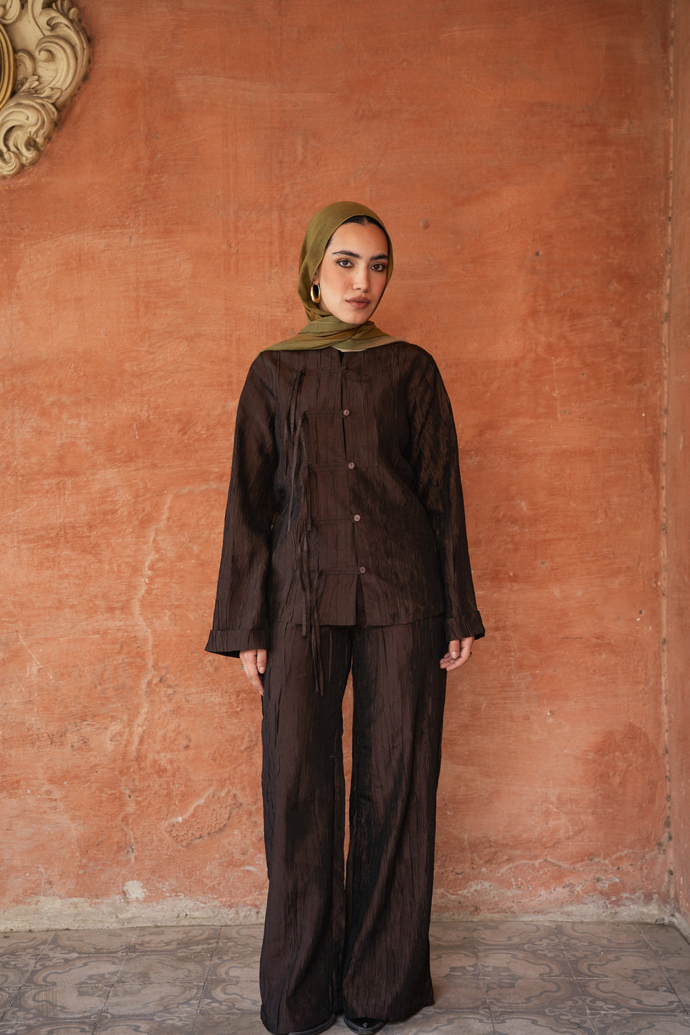 Mandarin Taffeta Set in Brown