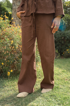 Crinkled Front Tie Set in Brown