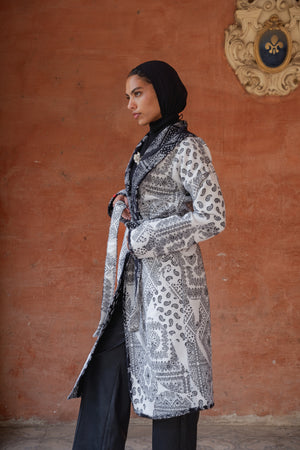 Bandana Reversible Cardigan in White × Black