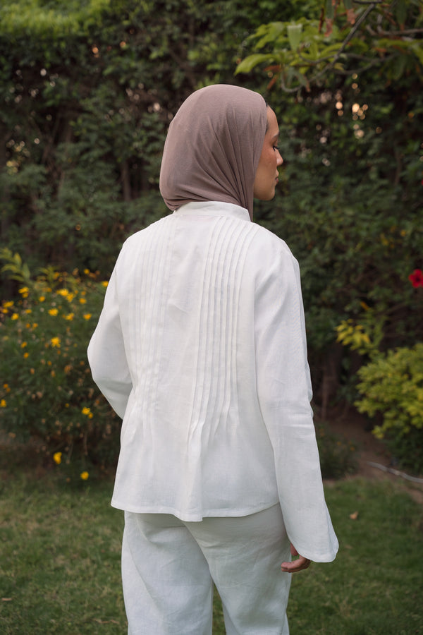 Pleated Linen shirt in White