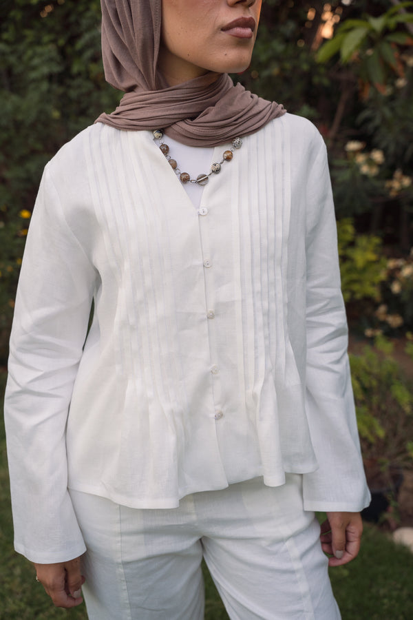 Pleated Linen shirt in White