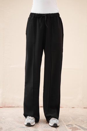 Trousers in Black