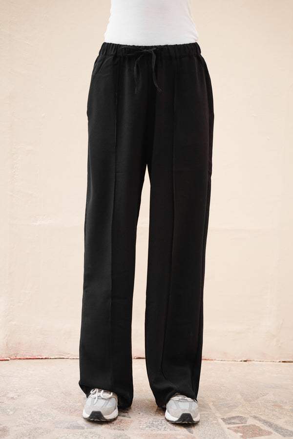 Trousers in Black