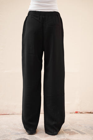 Trousers in Black