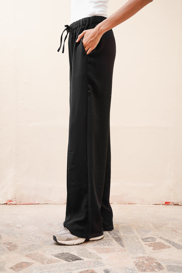 Trousers in Black