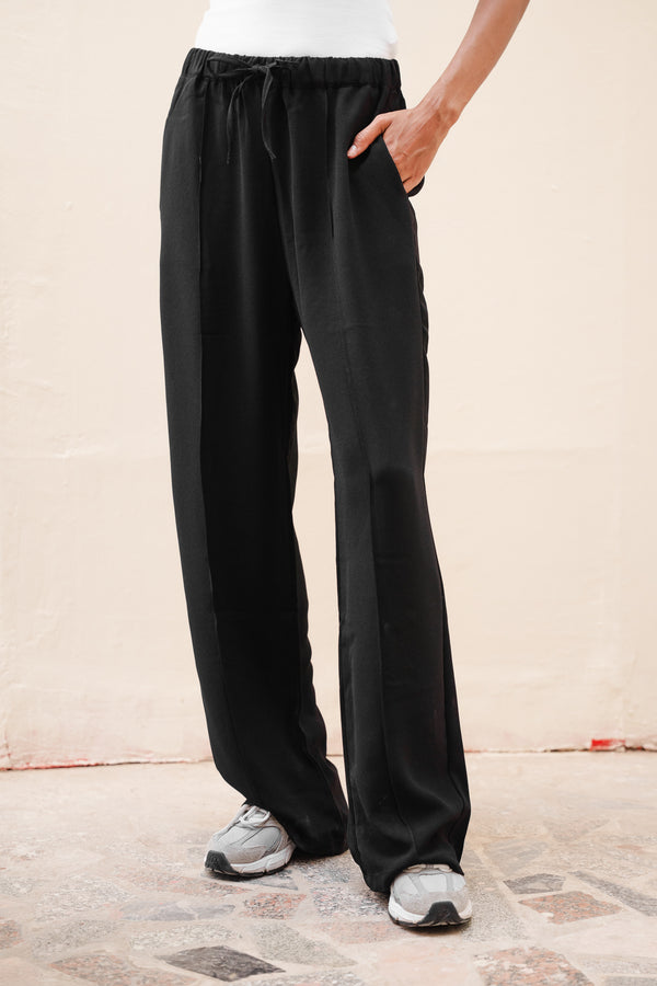 Trousers in Black