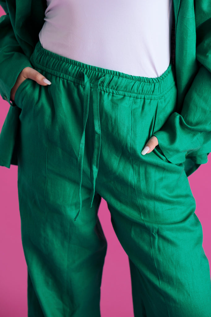 Livin’ In Linen Pants in Emerald Green