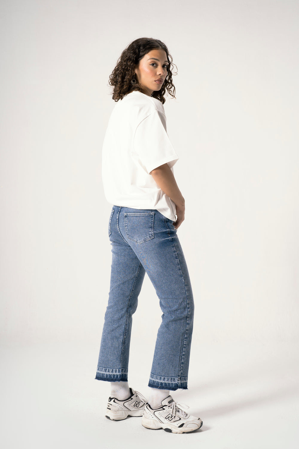 Raw-Hem Cropped Flare Jeans Pants in Dark Blue