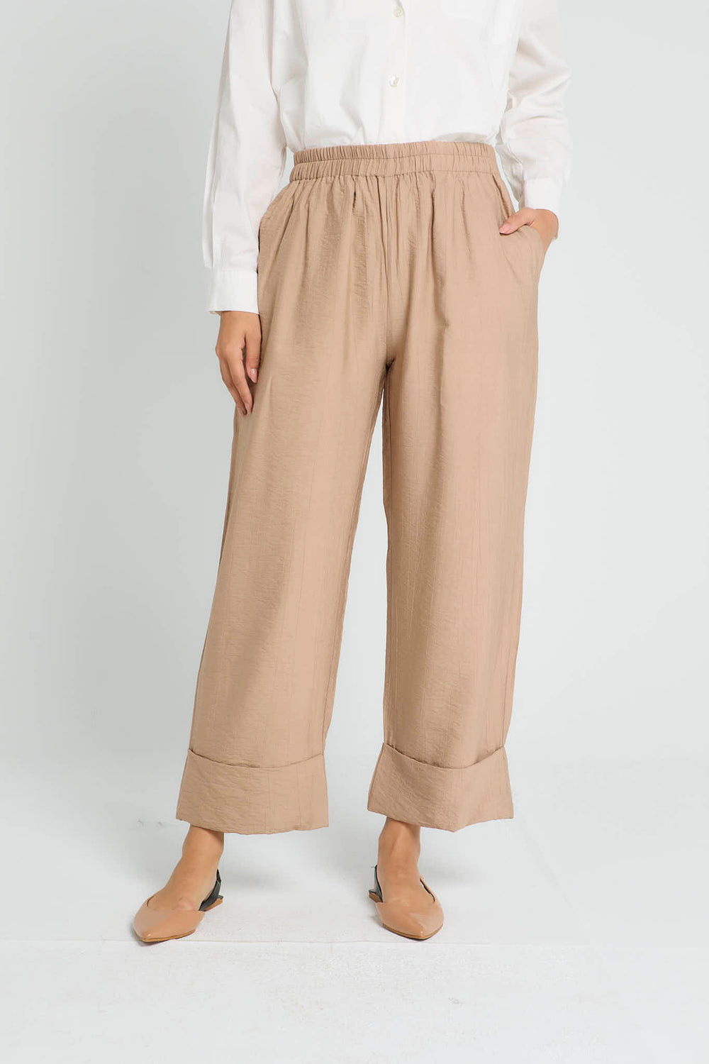 Turn-up Crinkled Pants in Dark Beige