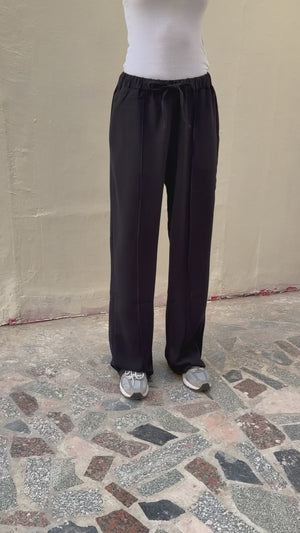 Trousers in Black